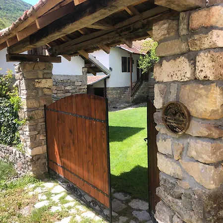 別荘 Kuca Mitica ピロト